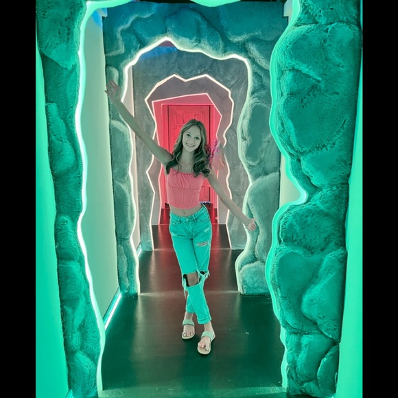 Meet your Posher, Kelsey - Picture 1 of 1